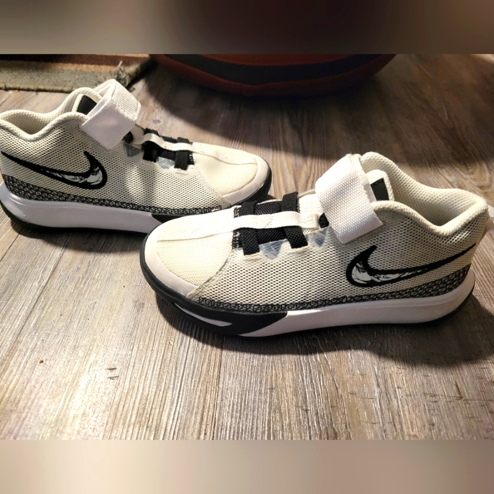 Nike Kyrie Flytrap
